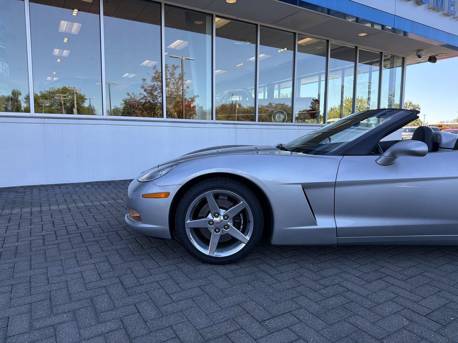 Used 2006 Chevrolet Corvette Convertible w/ Preferred Equipment Group RWD image 9