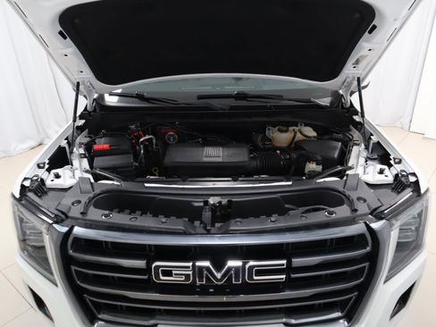 Used 2022 GMC Yukon AT4 w/ Technology Package AWD/4WD image 10