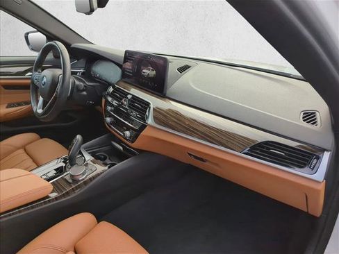 Used 2021 BMW 530i w/ Premium Package image 28