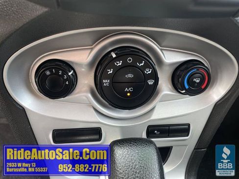 Used 2015 Ford Fiesta SE FWD image 31
