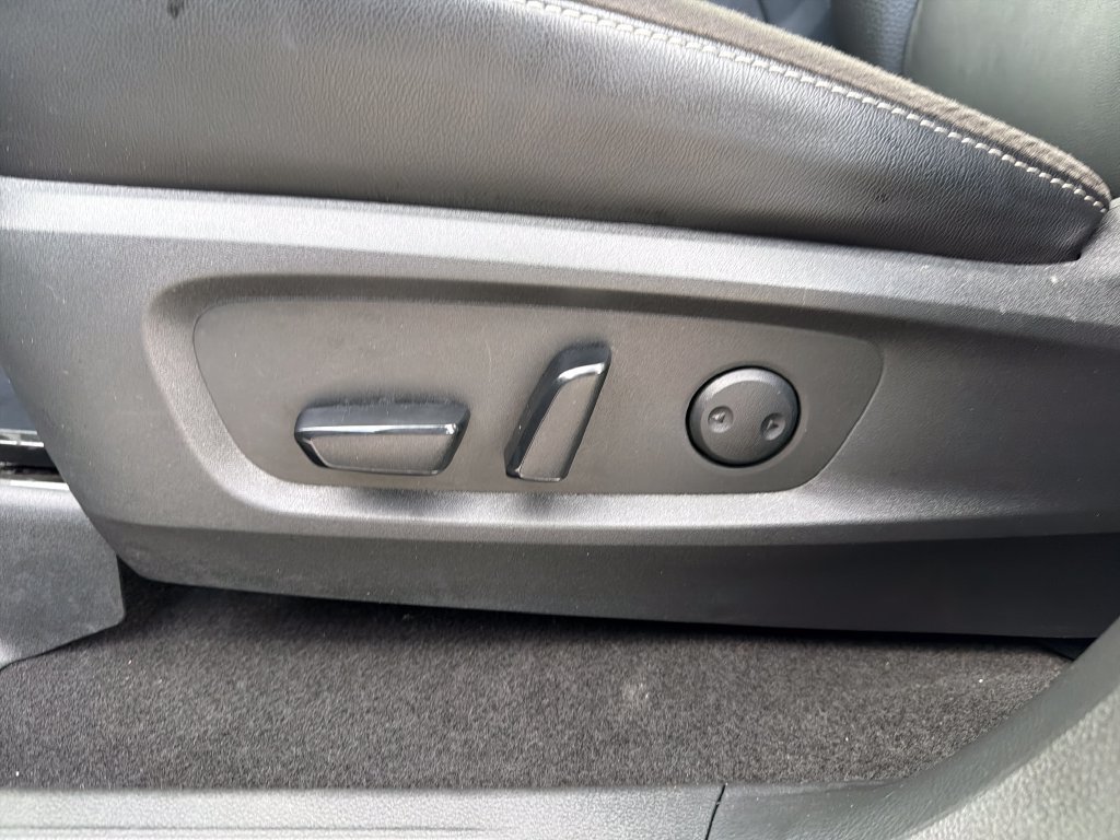 Used 2022 Nissan Pathfinder SL FWD image 16