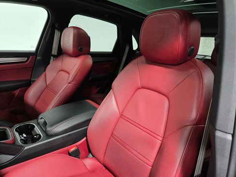 Used 2022 Porsche Cayenne Platinum Edition image 12