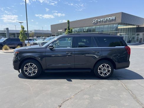 Used 2025 Ford Expedition Active AWD/4WD image 12