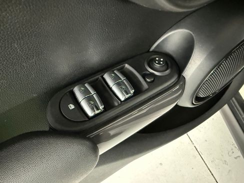 Used 2017 MINI Cooper 4-Door Hardtop image 13