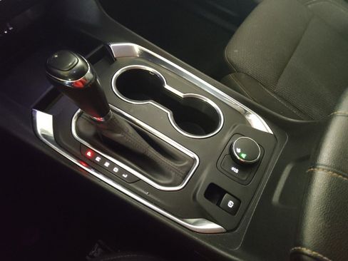 Used 2020 Chevrolet Traverse LT image 26