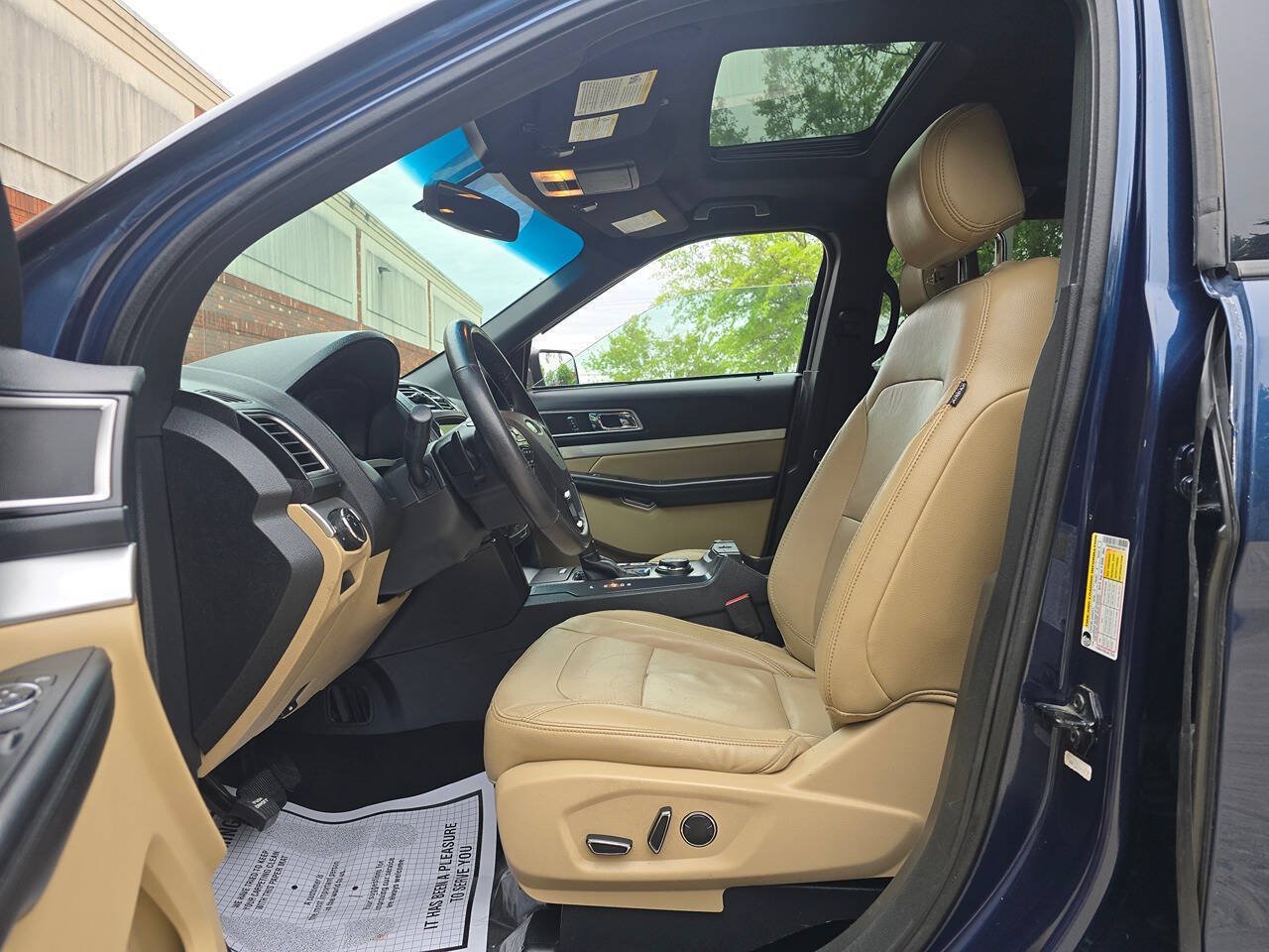 Used 2016 Ford Explorer XLT w/ Equipment Group 202A AWD/4WD image 9