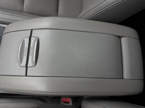 Used 2018 Toyota Highlander Limited FWD image 32