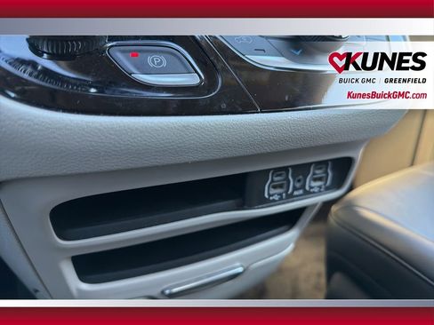 Used 2024 Chrysler Pacifica Touring-L image 33