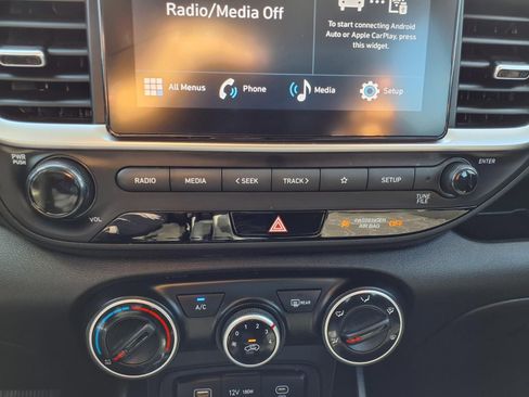 Used 2024 Hyundai Venue SE image 18