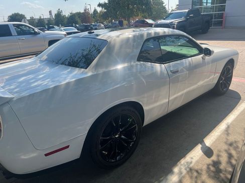 Used 2019 Dodge Challenger R/T w/ Driver Convenience Group RWD image 6