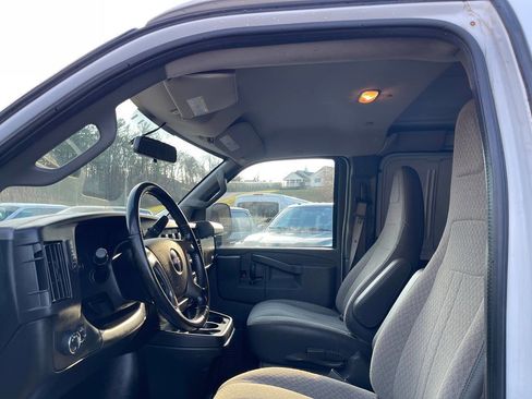 Used 2019 GMC Savana 2500 w/ Enhanced Convenience Package image 16