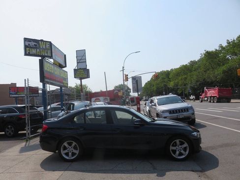 Used 2015 BMW 328i xDrive Sedan AWD/4WD image 9