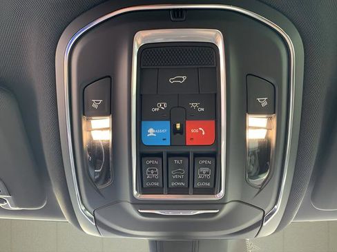 New 2025 Jeep Grand Cherokee L Limited w/ Luxury Tech Group II image 29