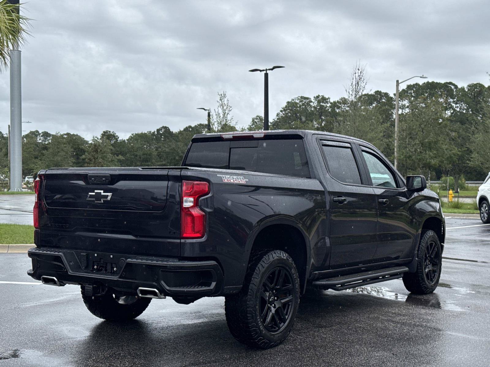 Used 2022 Chevrolet Silverado 1500 LT Trail Boss w/ LT Trail Boss Premium Package AWD/4WD image 3