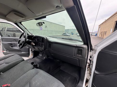 Used 2007 Chevrolet Silverado 2500 W/T w/ Heavy-Duty Power Package image 38