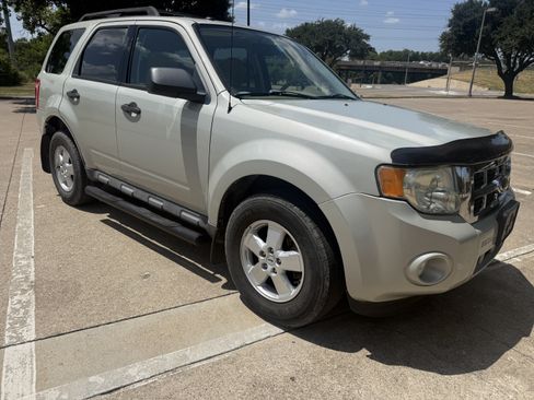 Used 2009 Ford Escape XLT FWD image 3
