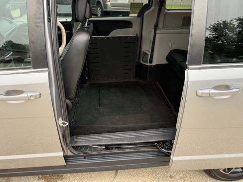 Used 2018 Dodge Grand Caravan SXT FWD image 28