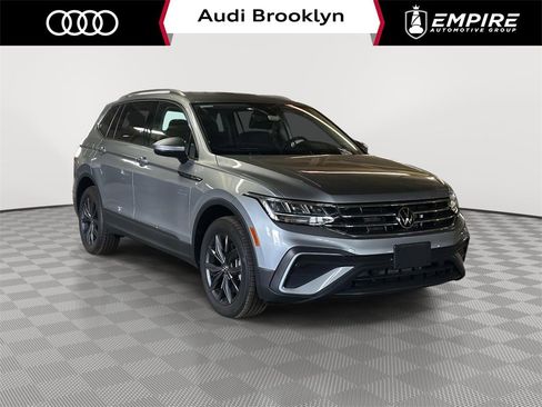 Used 2022 Volkswagen Tiguan SE image 1