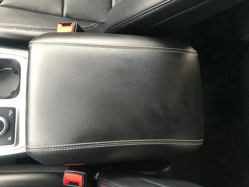 Used 2020 Ford Explorer Limited w/ Class III Trailer Tow Package image 32