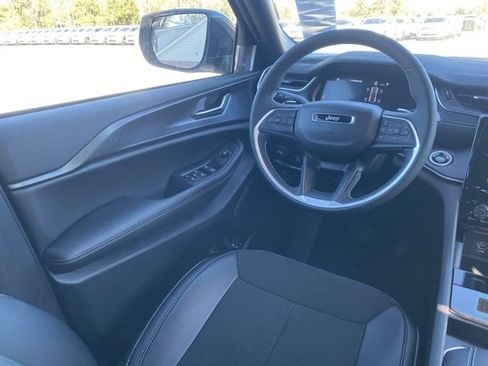 New 2025 Jeep Grand Cherokee Altitude image 33