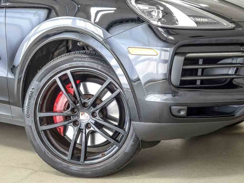 Used 2022 Porsche Cayenne Platinum Edition AWD/4WD image 4