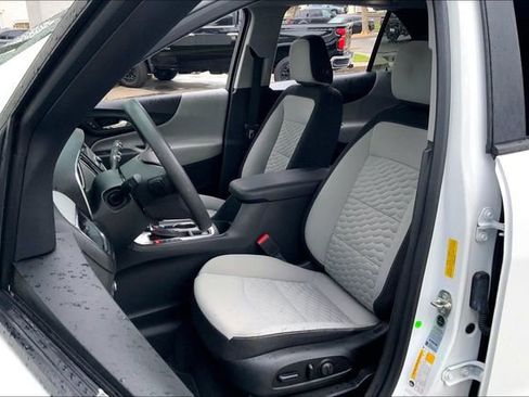 Used 2020 Chevrolet Equinox LS w/ LS Convenience Package image 24