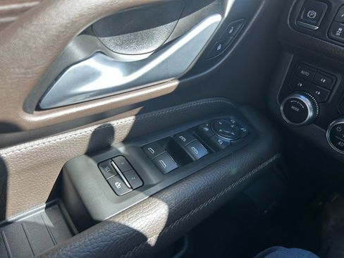 Used 2022 GMC Yukon XL Denali image 17