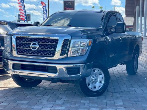 Used 2017 Nissan Titan SV image 28