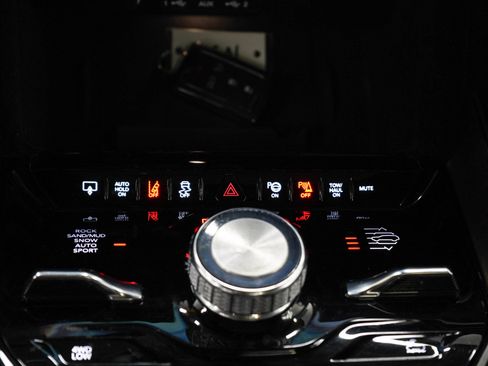 Used 2023 Jeep Grand Wagoneer Series II AWD/4WD image 21