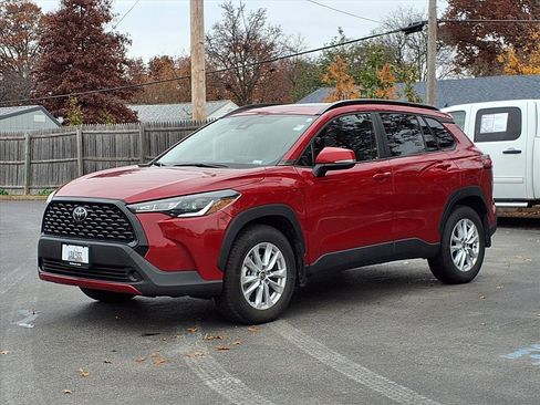 Certified 2022 Toyota Corolla Cross LE w/ Moonroof Package image 33