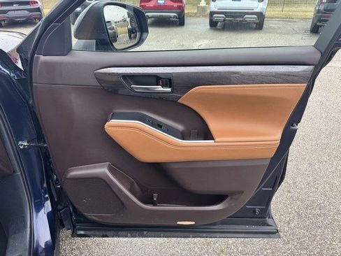 Used 2022 Toyota Highlander Platinum image 37