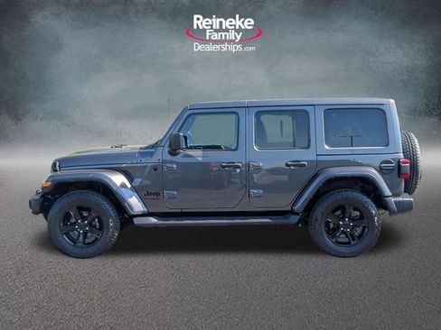 Used 2022 Jeep Wrangler Unlimited Sahara AWD/4WD image 9