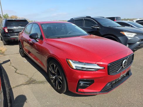 Used 2023 Volvo S60 B5 Core image 4