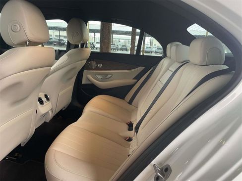 Used 2022 Mercedes-Benz E 350 Sedan image 11