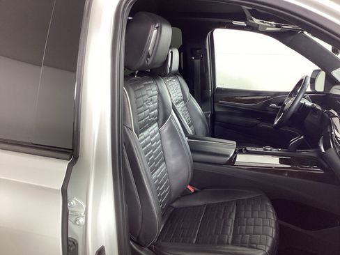 Used 2023 Cadillac Escalade Sport Platinum w/ LPO, ONYX Package AWD/4WD image 8