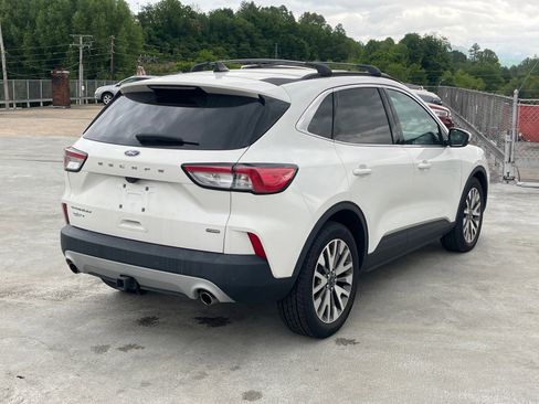 Used 2022 Ford Escape Titanium w/ Class II Trailer Tow Package FWD image 3