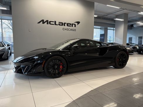 Used 2023 McLaren Artura image 1