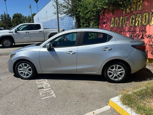Used 2018 Toyota Yaris iA FWD image 7