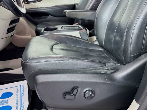 Used 2019 Chrysler Pacifica Touring-L Plus w/ Tire & Wheel Group image 25