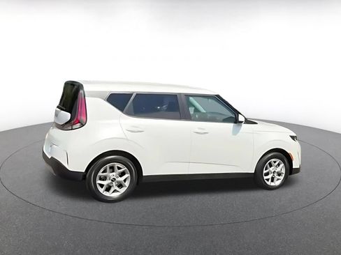 Used 2025 Kia Soul LX w/ LX Technology Package FWD image 15