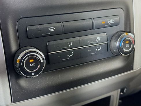 Used 2019 Nissan Frontier SV image 15