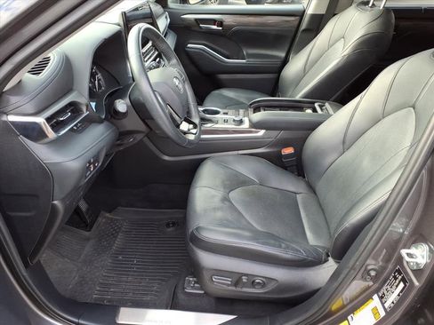 Certified 2021 Toyota Highlander Limited image 11