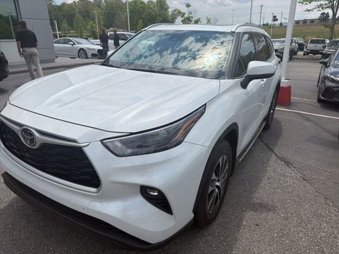 Used 2022 Toyota Highlander XLE AWD/4WD image 15