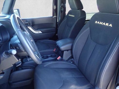 Used 2015 Jeep Wrangler Sahara w/ Connectivity Group AWD/4WD image 9