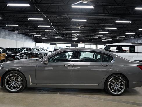 Used 2022 BMW 750i xDrive w/ Luxury Rear Seating Package AWD/4WD image 2