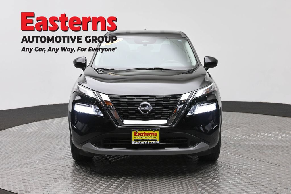 Used 2023 Nissan Rogue SV AWD/4WD image 2