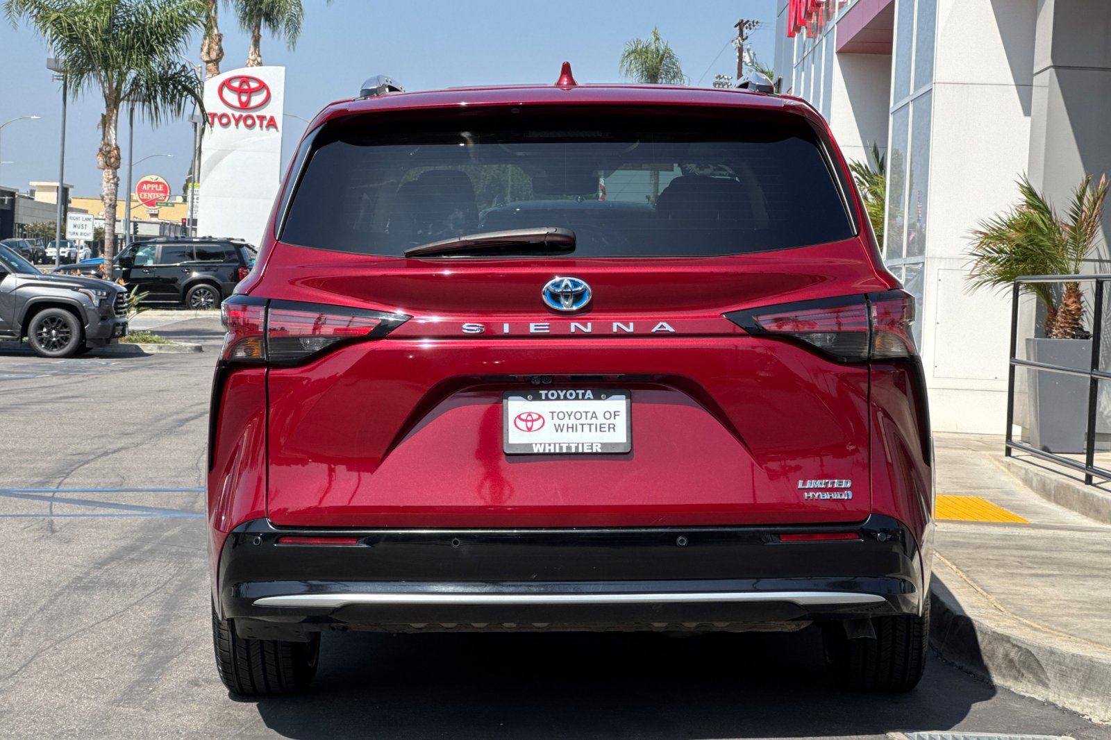 Used 2024 Toyota Sienna Limited FWD image 6