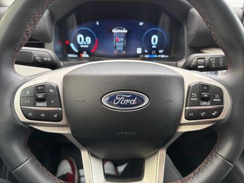 Certified 2025 Ford Explorer Active AWD/4WD image 17