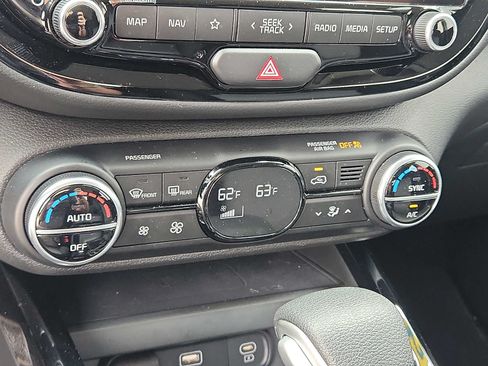 Used 2024 Kia Soul S FWD image 15
