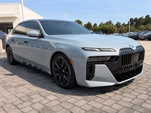 Used 2023 BMW 760i xDrive AWD/4WD image 7